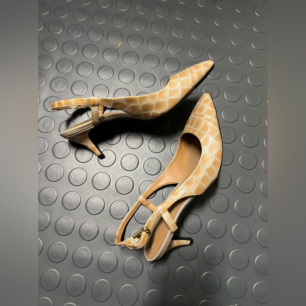 Calvin Klein - short heels